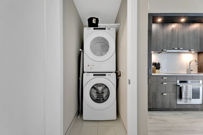 Building Photo - 470 Front St W