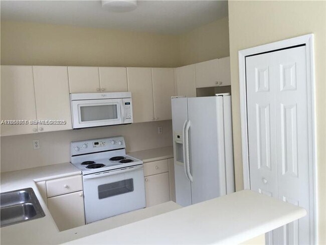 Foto del edificio - 2621 SE 15th Pl