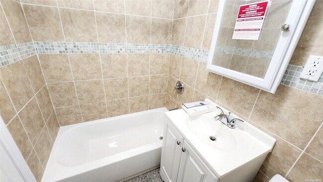 Foto del edificio - 48-10 58th Ln