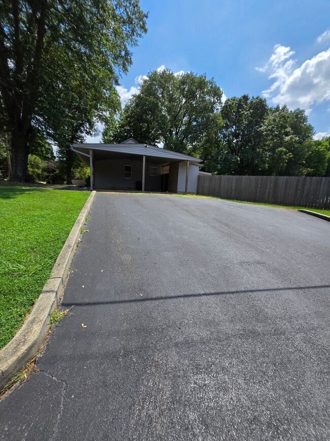 Foto del edificio - Charming & Conveniently located 3 bedroom home, 1.5 bath in 38134!