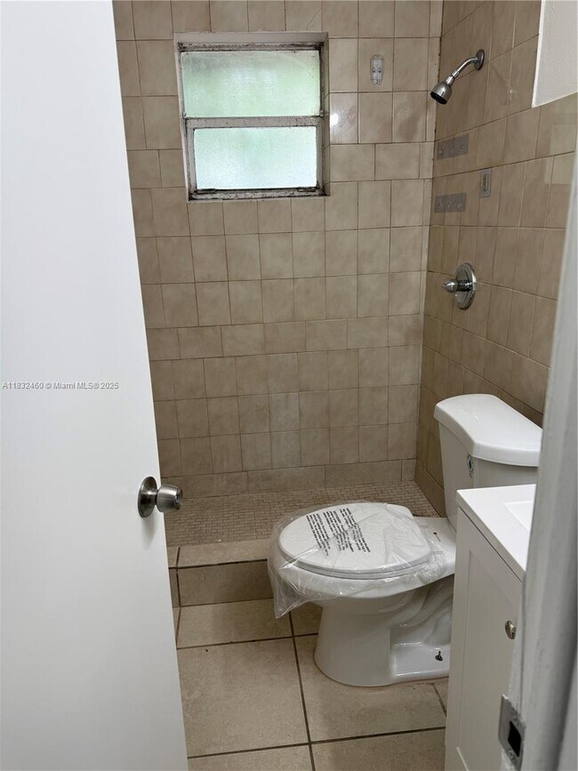 Foto del edificio - 2736 NW 15th Ct