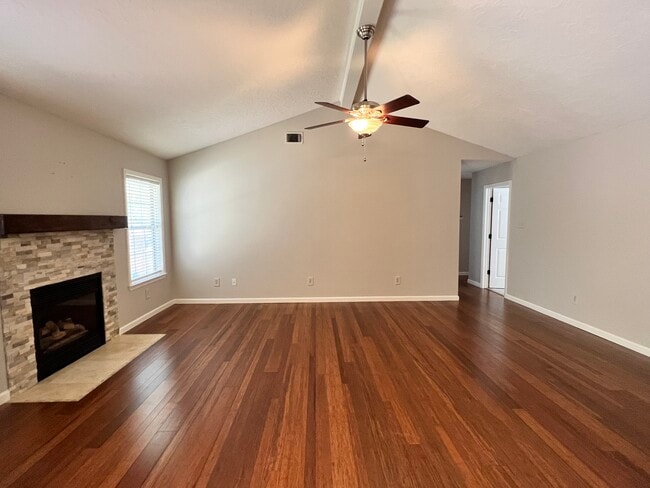 Foto del edificio - 1052 Highland Blvd