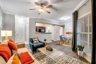 Hollister Place Photo