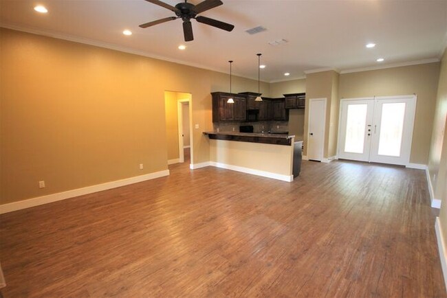 Building Photo - Coming Soon: Modern 3 Bedroom, 2 Bathroom ...
