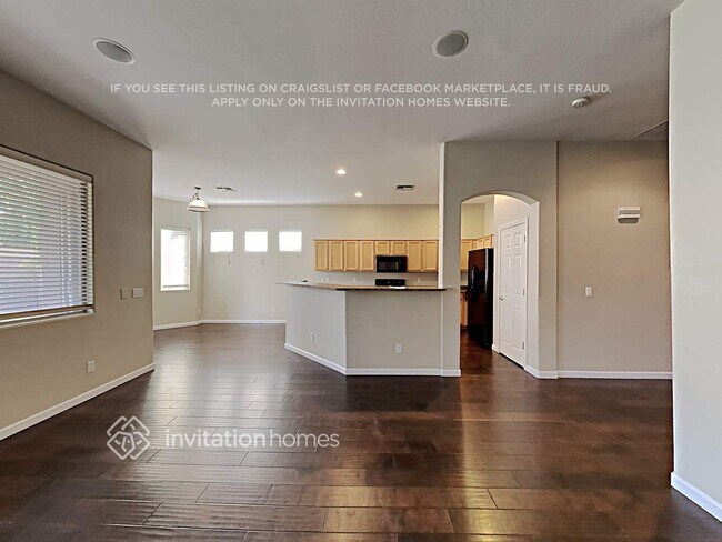 Building Photo - 7209 W Paradise Ln