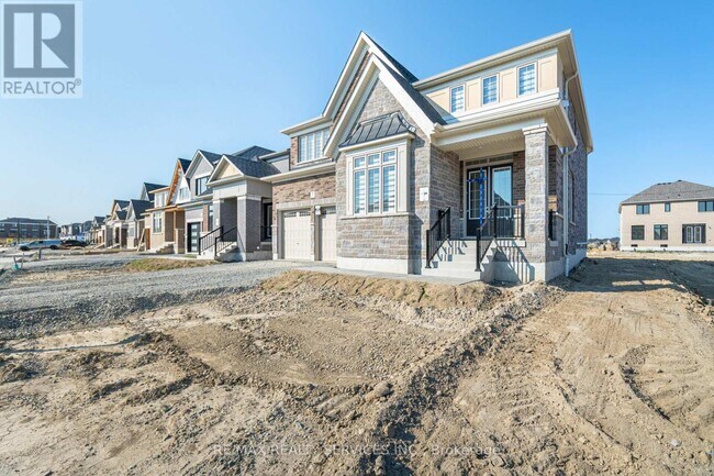 Building Photo - 7 Sandhill Cres