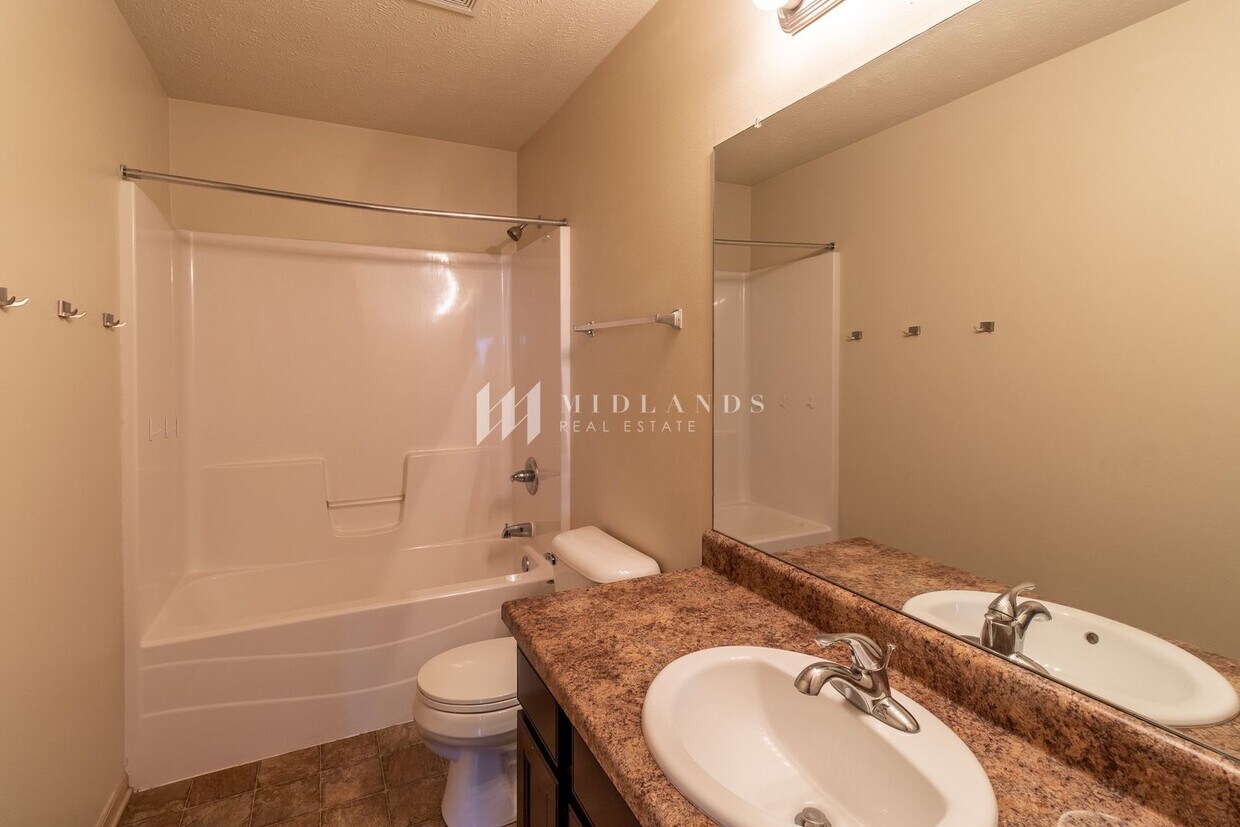 Foto principal - Williamsburg 2-Story Home