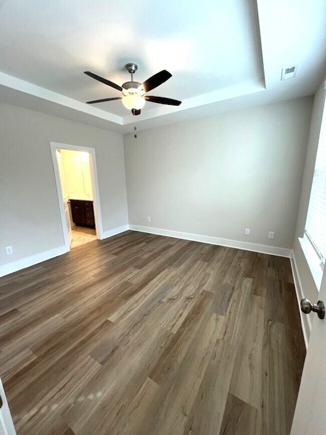 Foto del edificio - ~~ Charming Townhome w/Bonus Room in Meban...