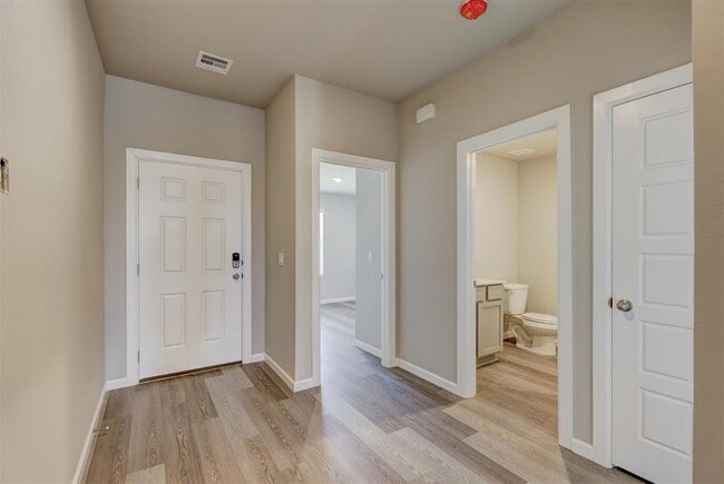 Building Photo - 4109 Sara Pk Dr