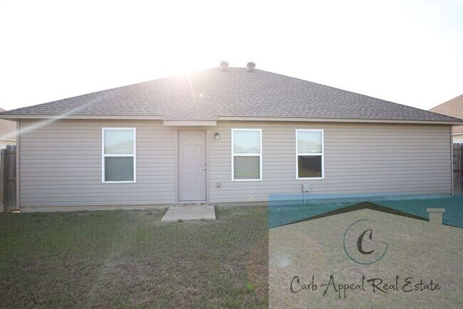Building Photo - Beautiful 3 bed / 2 bath home with fenced back yard - Nettleton!!