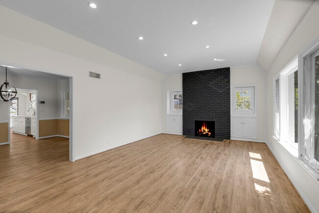 Foto del edificio - 2151 N Altadena Dr