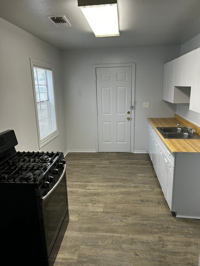 Foto del edificio - 1628 N Woodland St