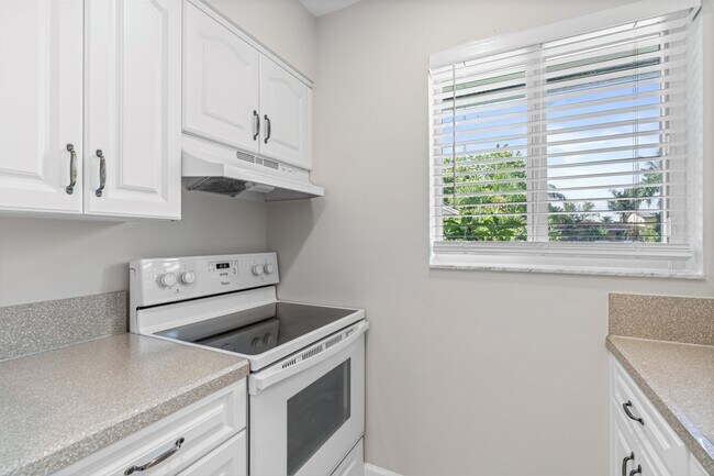 Foto del edificio - 541 NE 44th St