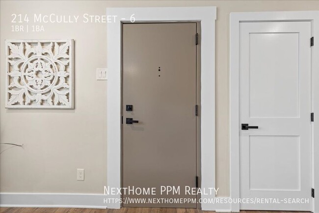 Building Photo - Updated 1 bedroom with office and in unit ...