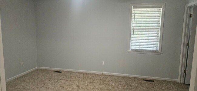Building Photo - 1075 Pleasantview Cir