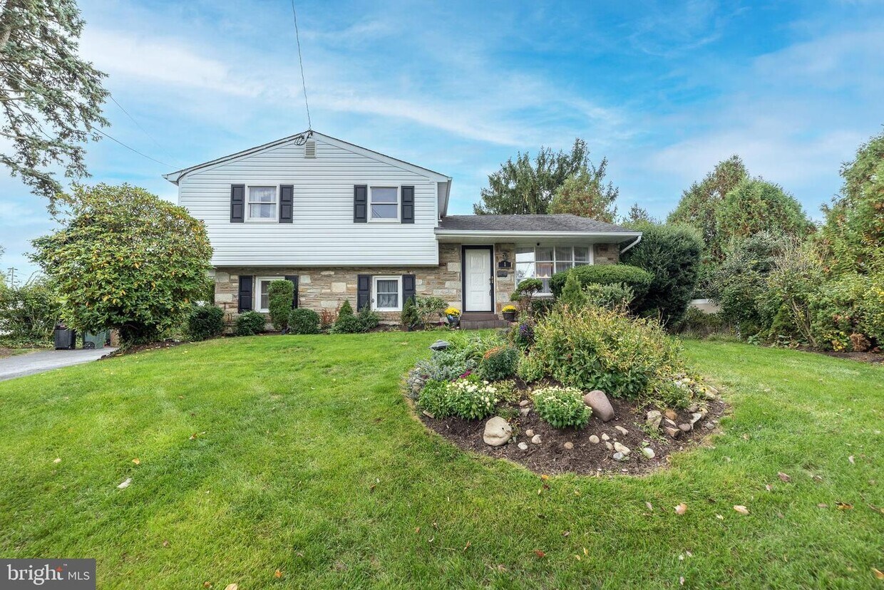Primary Photo - 1 Somers Ave