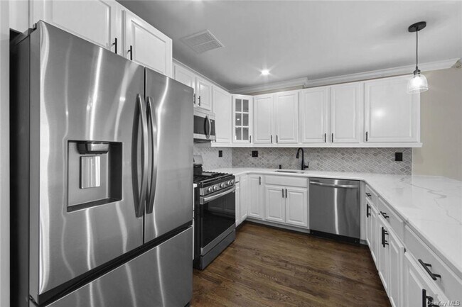 Building Photo - 10206 Rockaway Beach Blvd