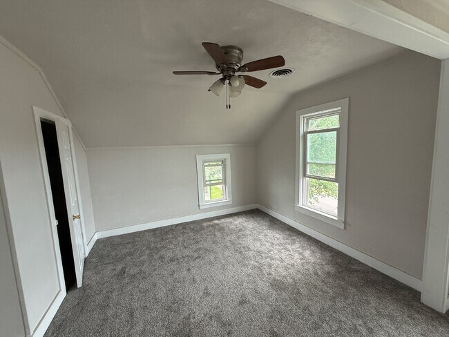 Building Photo - 9 E Somo Ave