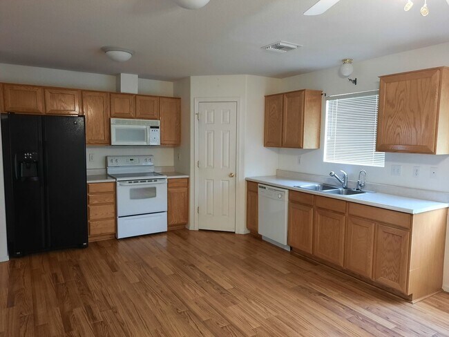 Foto del edificio - 3 Bedroom House in Bullhead City