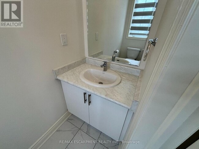 Building Photo - 47 Bloomfield Cres