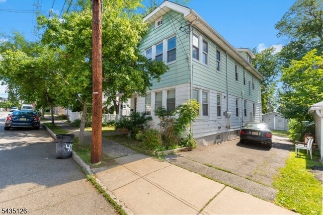 Building Photo - 40 Linden Ave