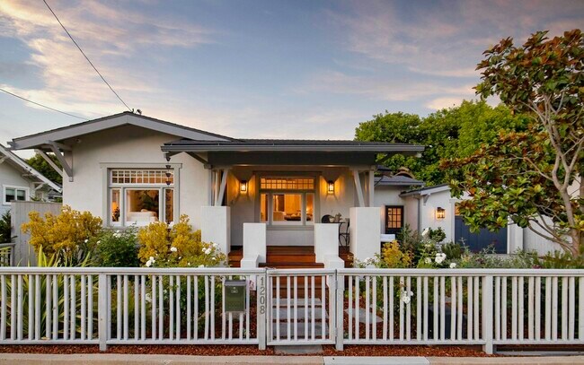 Foto del edificio - 1208 Castillo St