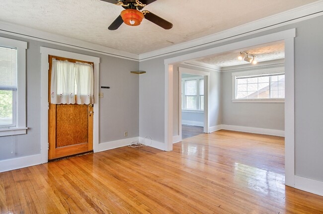 Photo - Four Bed Two Bath on the fringe of Dundee, Happy Hallow, and Country Club.  Available May 17, 202... House