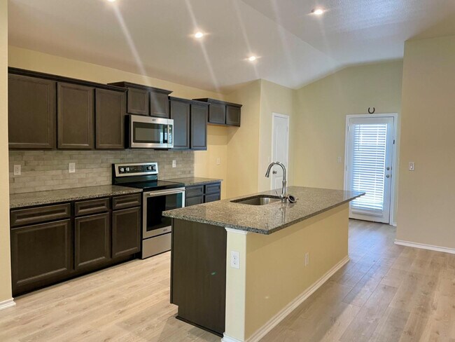 Foto del edificio - 7510 102nd St