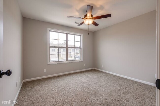 Building Photo - 3 br, 2.5 bath Townhome - 273 Signature Pl