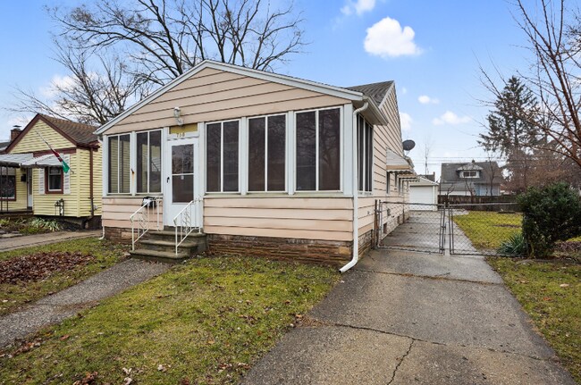 Building Photo - 758 Silman St