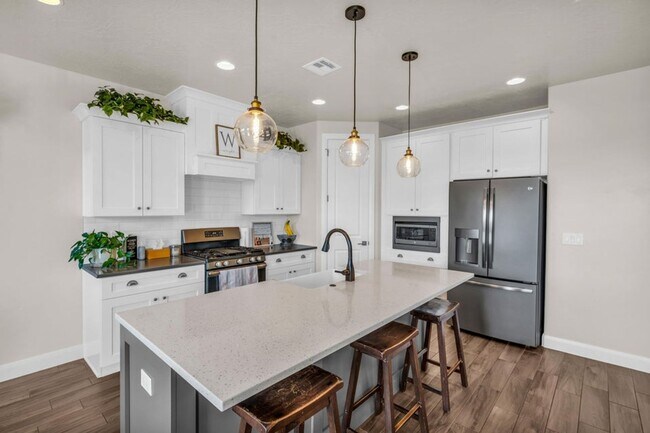 Building Photo - Beautiful 3 bed 2 bath Home!