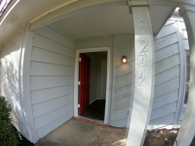 Building Photo - 244 Pine Knoll Dr