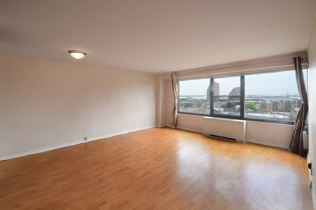 Foto del edificio - 135 Montgomery St