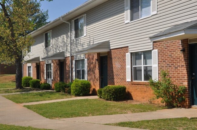 Building Photo - 200 Ashe Dr