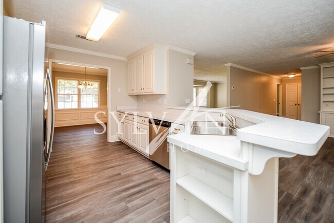 Foto del edificio - Prepare to fall in love with this 4 bedroo...