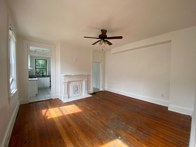 Building Photo - 451 Warner St