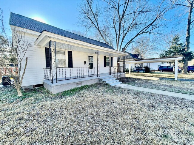 Foto del edificio - Welcome to this charming 3-bedroom, 1-bathroom home located in the vibrant community of Rockhill, SC
