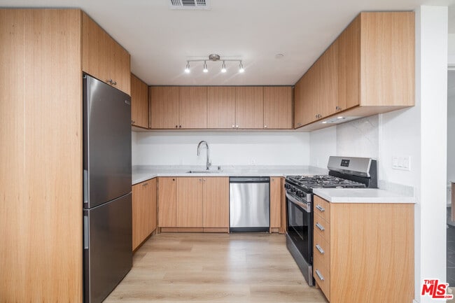 Foto del edificio - 1822 Overland Ave