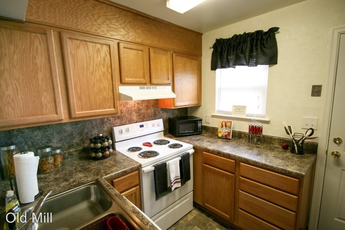Primary Photo - 725 Mill Stream Ln