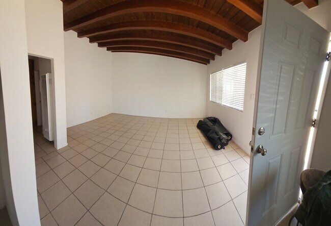 Foto del edificio - 44832 Gadsden Ave