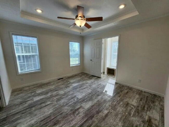 Building Photo - 214 Gazelle Dr