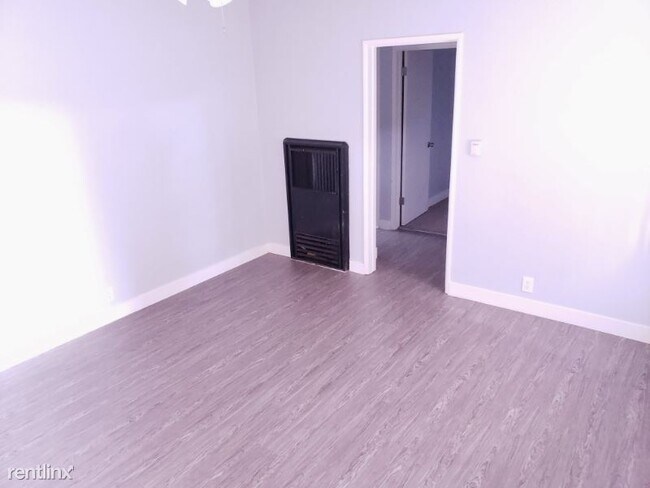 Building Photo - 2 br, 1 bath Apartment - 2590 E Carson St