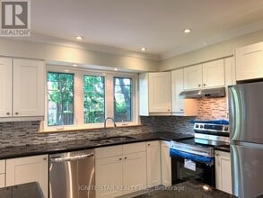 Building Photo - 493 Pineland Ave