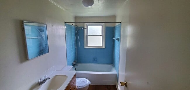 Building Photo - 3 Bedroom 1 Bathroom House