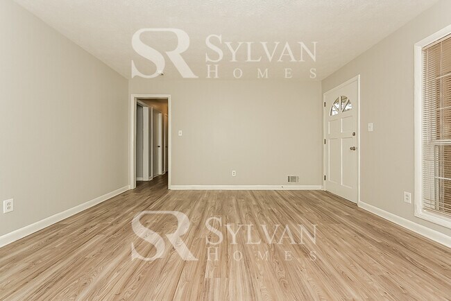 Foto del edificio - Welcome home to this 3 bedroom, 2 bathroom...