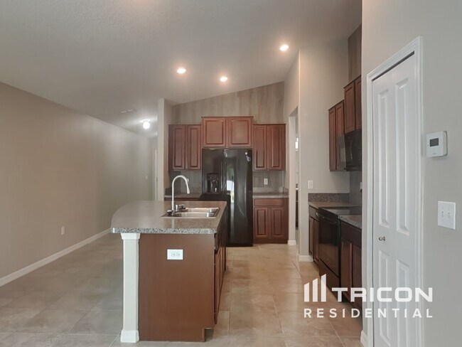 Building Photo - 17033 Peaceful Valley Drive Wimauma FL