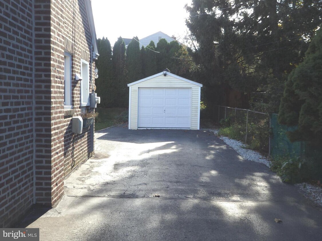 Primary Photo - 544 Lawrence Rd