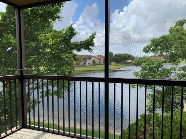 Foto del edificio - 3711 NW 95th Terrace
