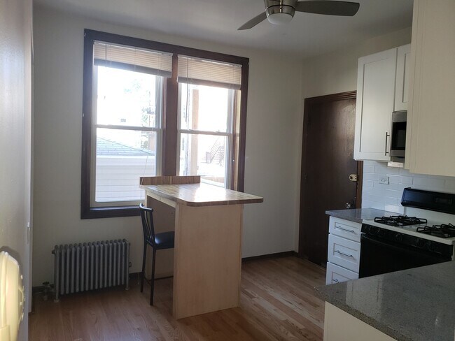 Foto del edificio - 1242 W Winnemac Ave