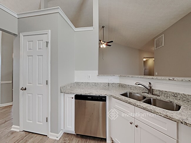 Building Photo - 1317 Kent Manor
